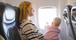 პატარებთან ერთად ფრენა არც ისეთი რთულია: მოგზაურობის გზამკვლევი Wizz Air-ისგან