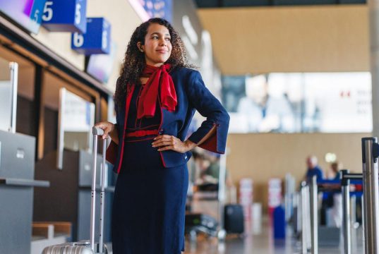 5 ნივთი, რომელსაც ბორტგამცილებელი აეროპორტში არასდროს შეიძენს