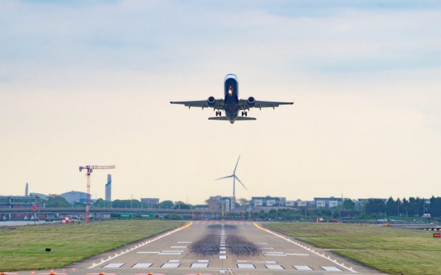 Airplane,Taking,Off,From,London,City,Airport