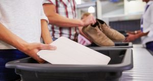 რა არ უნდა ჩავდოთ აეროპორტის სათავსო კონტეინერებში?