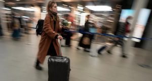 რა არ უნდა ჩაიცვათ თვითმფრინავში – ექსპერტების რეკომენდაციები უსაფრთხო და კომფორტული ფრენისთვის