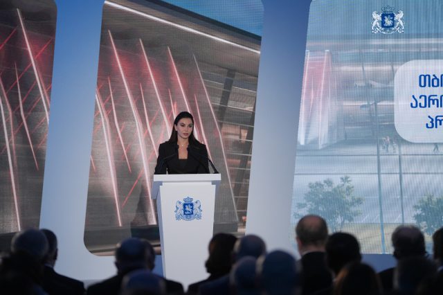 d113bd57-f244-453c-84b3-be443701bb7d